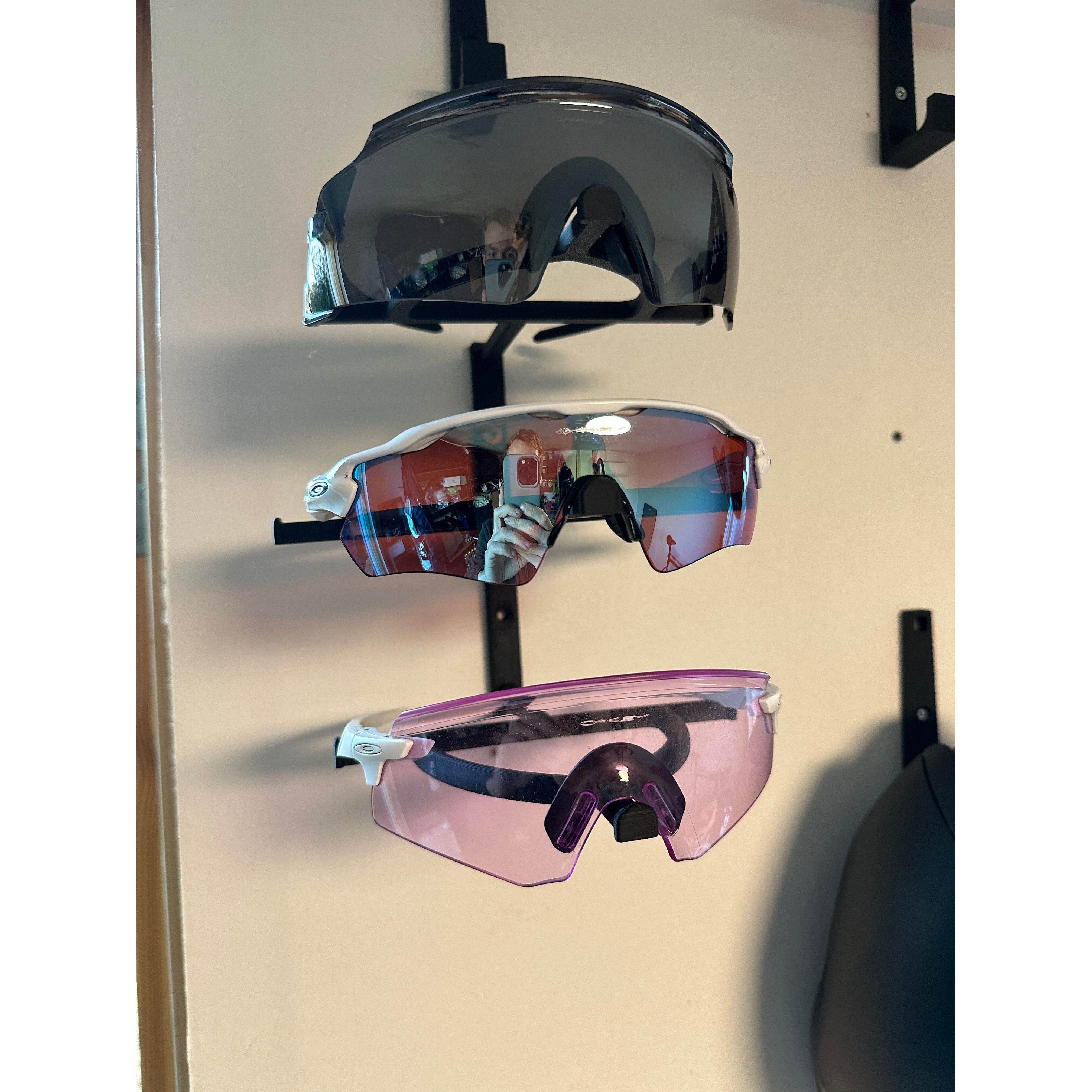 Glasses hanger